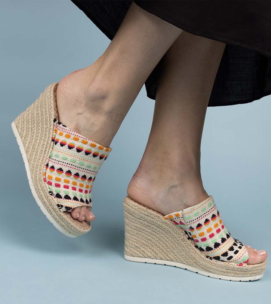 4 Espadrilles Outfits to Rock for Women
